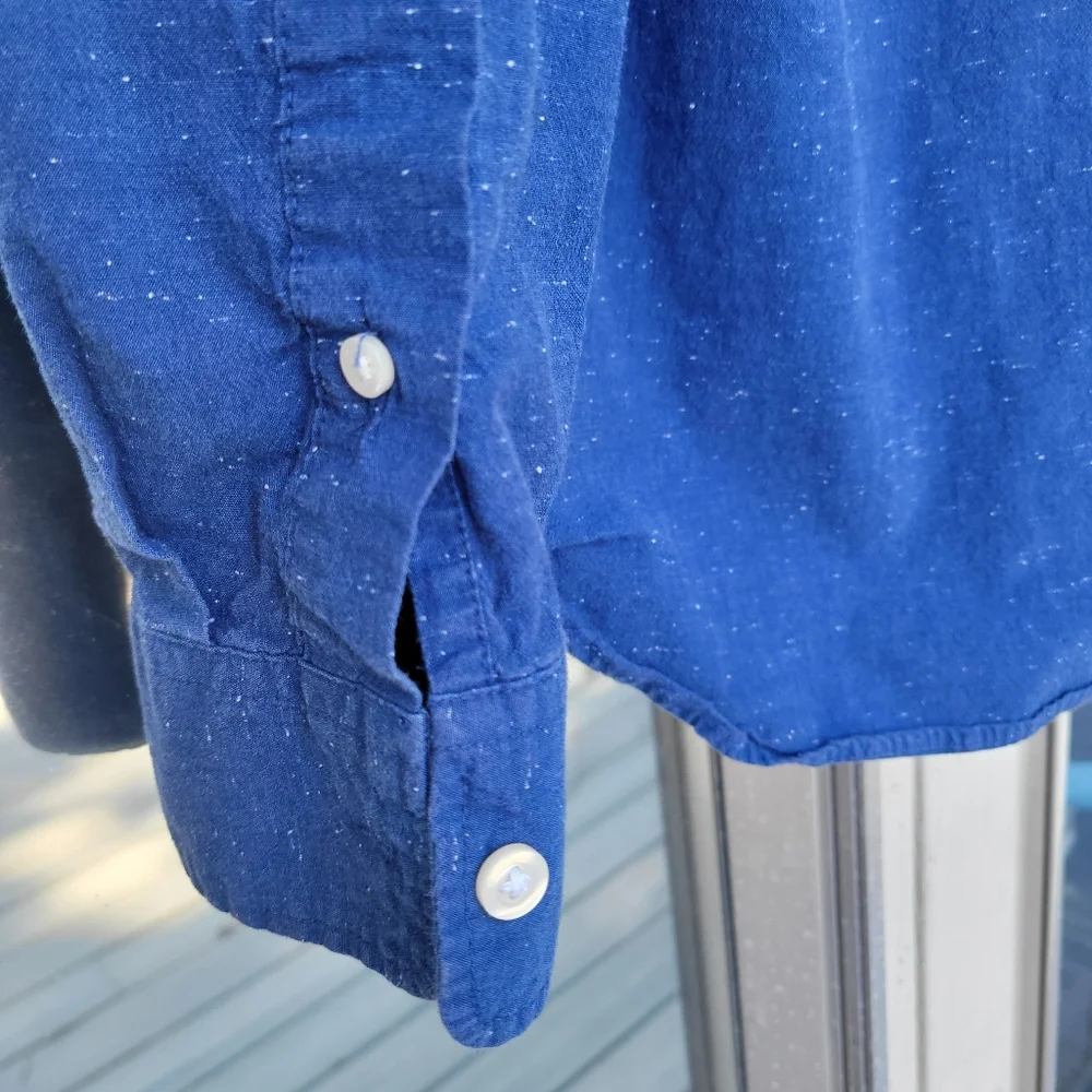 Old Navy Classic Button-Down Shirt - Picture 7 of 8